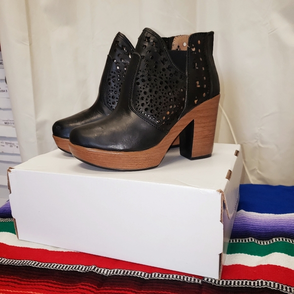 Leather booties - Picture 3 of 14